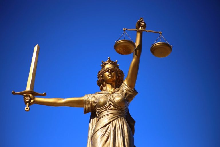 W czym potrafi nam wspomóc radca prawny? W których rozprawach i w jakich dziedzinach prawa pomoże nam radca prawny?